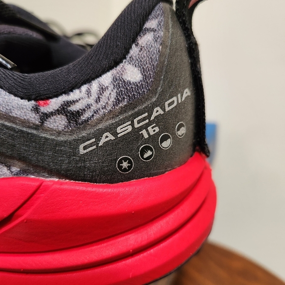BROOKS CASCADIA 16 WOMEN'S TRAIL RUNNING SHOES LIMITED EDITION SASQUATCH 7 NEW - Picture 16 of 16